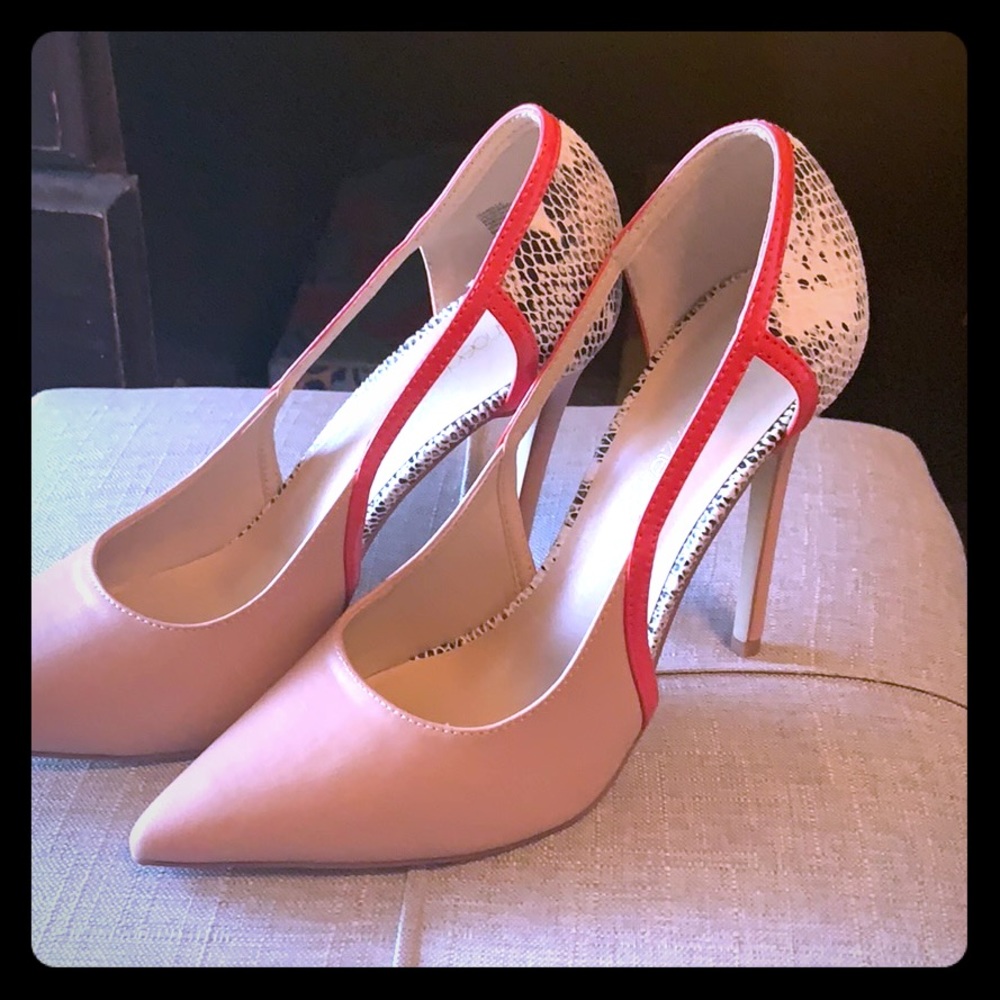 Shoe dazzle pumps
